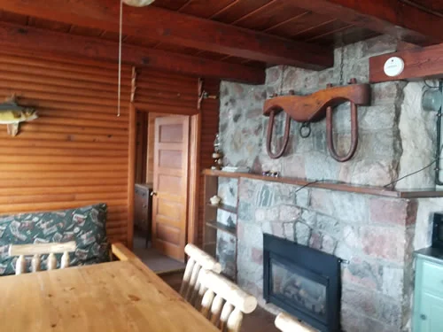 Cabin4Dinning.jpg