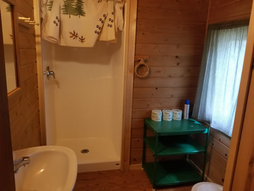 Cabin6Bath.jpg