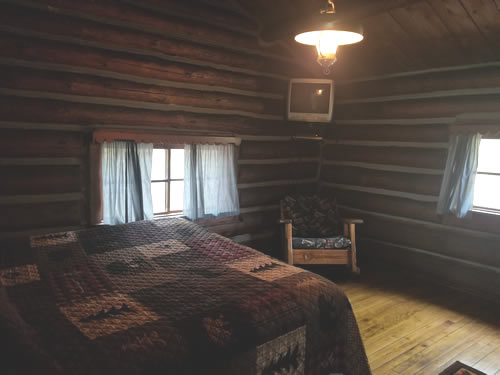 Cabin7Bed.jpg