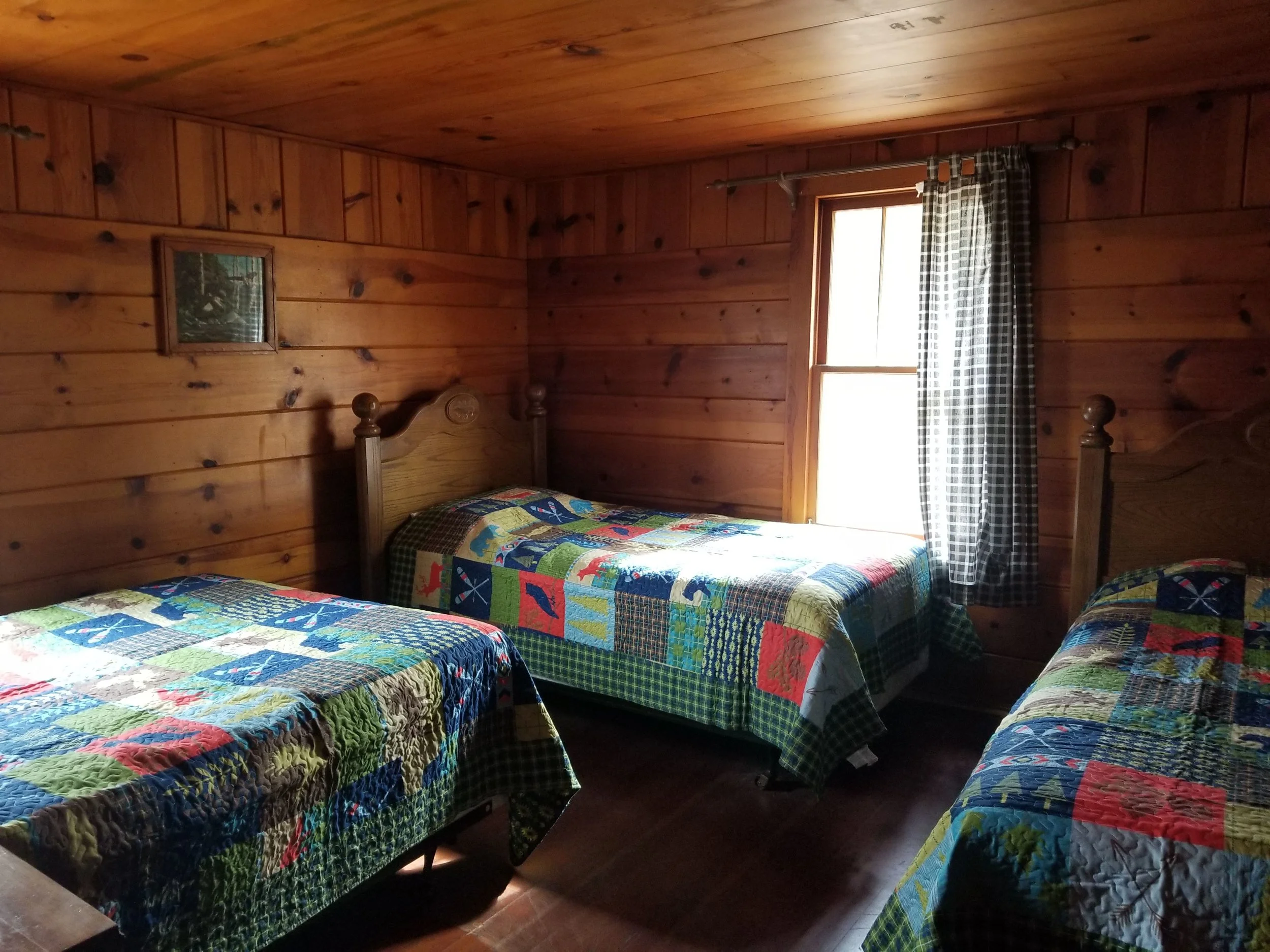 Cabin8Bed2 (2).jpg