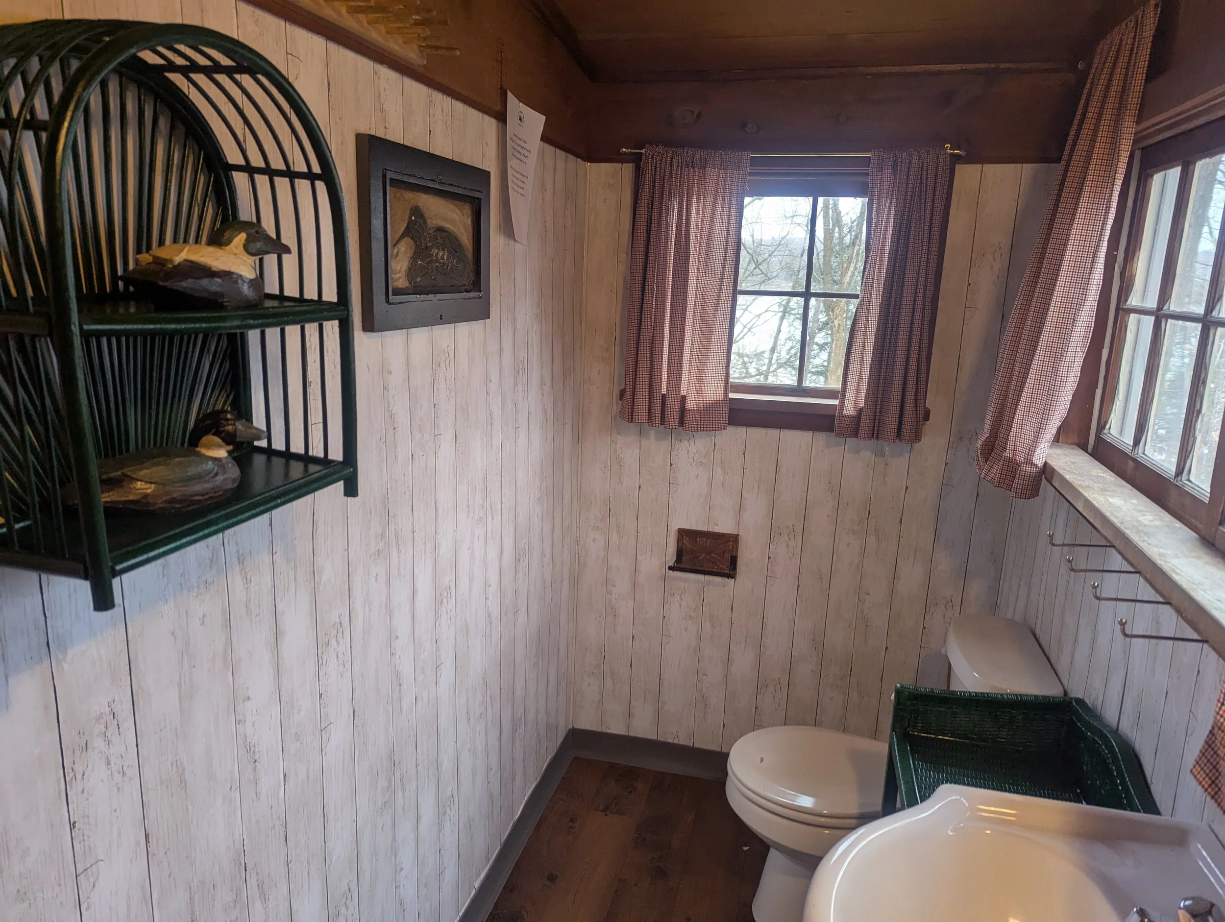 Cabin8Bath.jpg