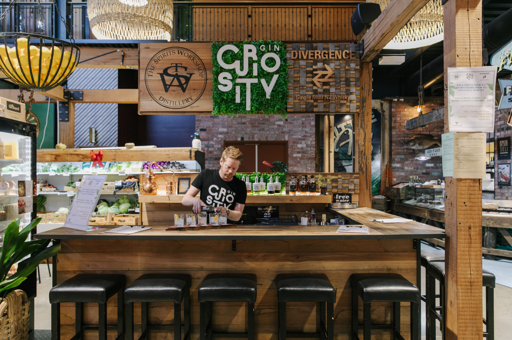 CURIOSITY COCKTAIL BAR