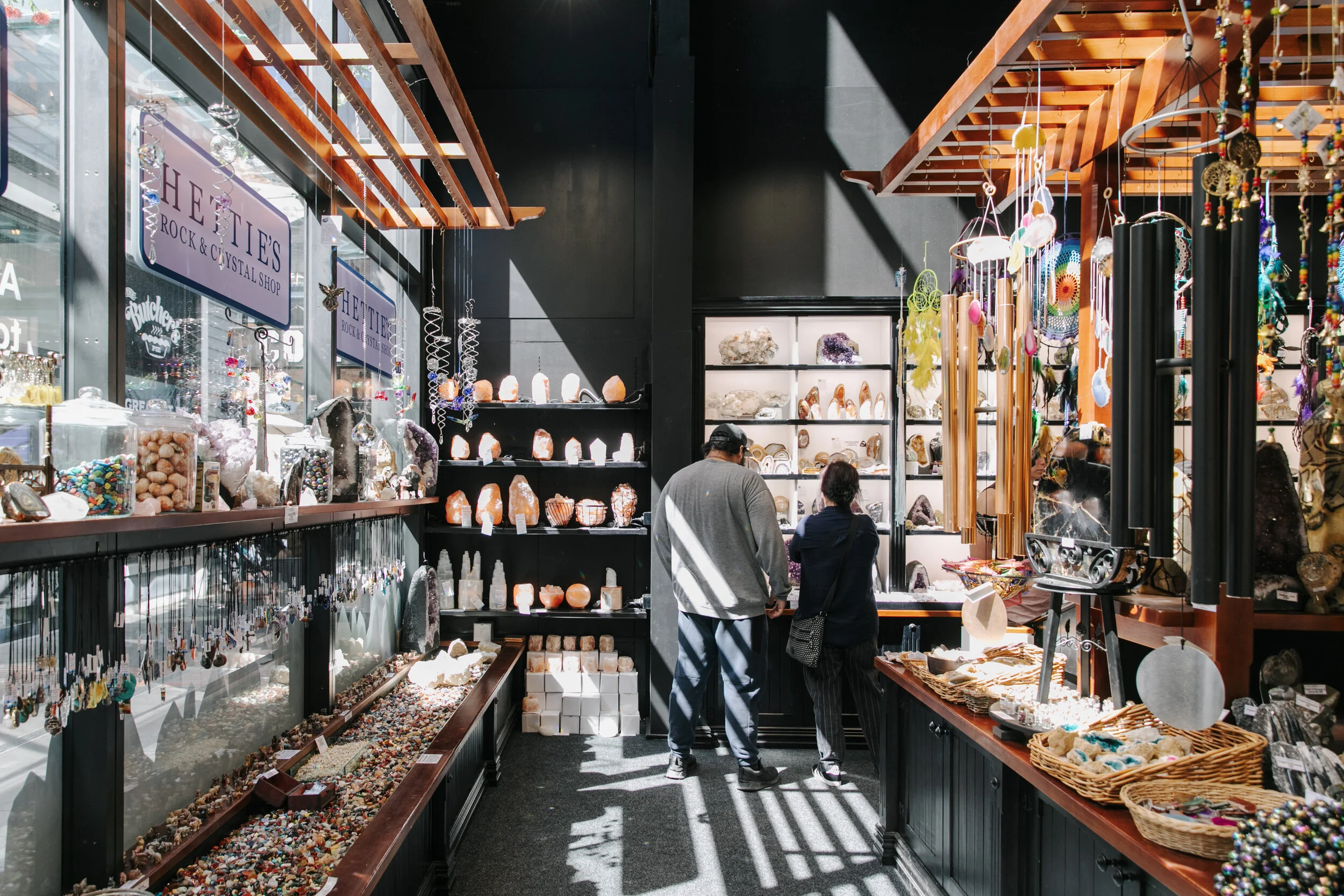 HETTIE'S ROCK &amp; CRYSTAL SHOP 