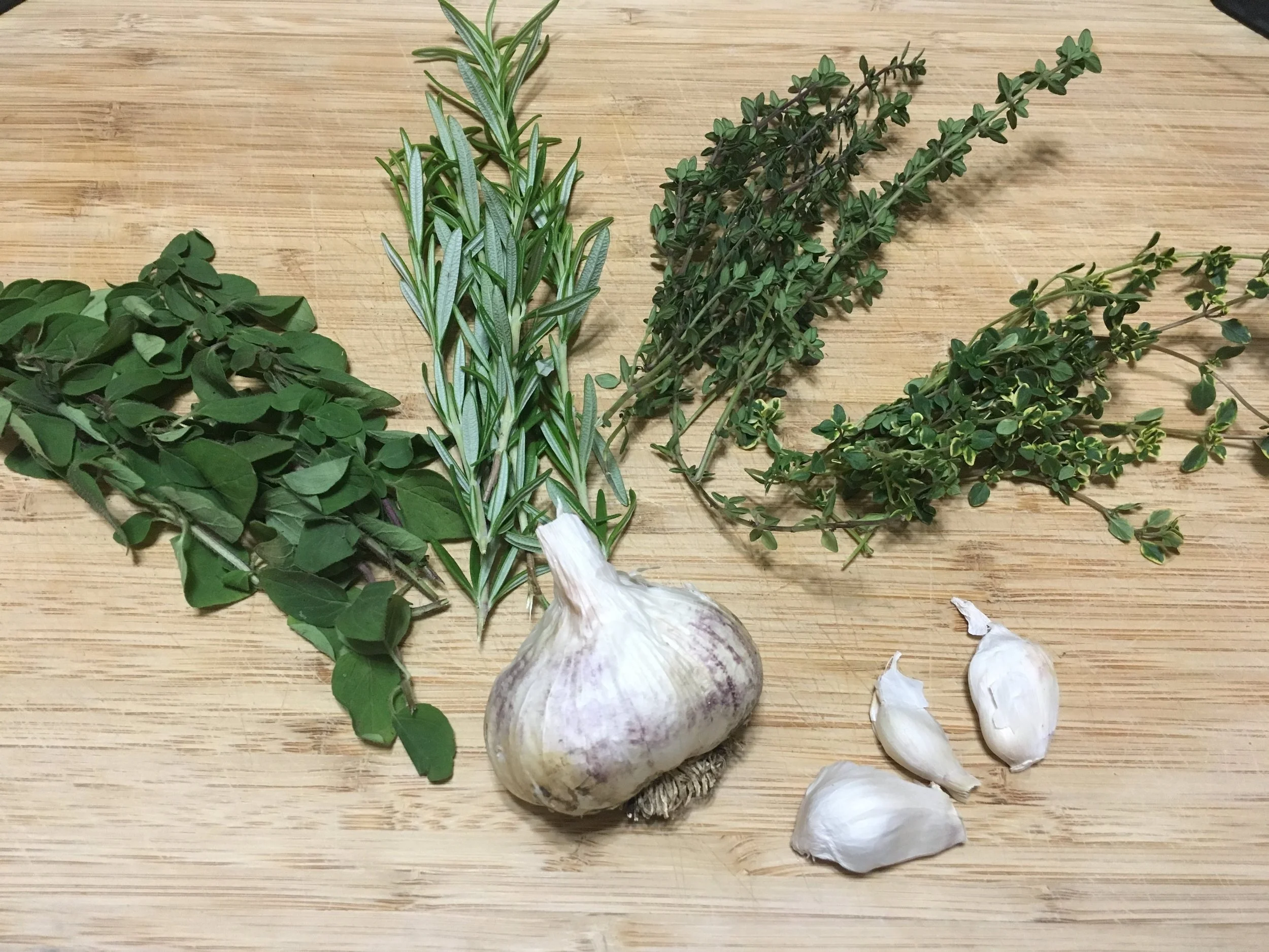 Oregano, Rosemary, English Thyme, Lemon Thyme & Garlic