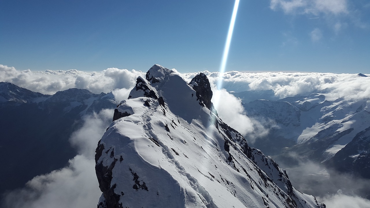 High-altitude-Mountain-Tour-Ortler-Ridge-Hintergrat-1694925.jpg