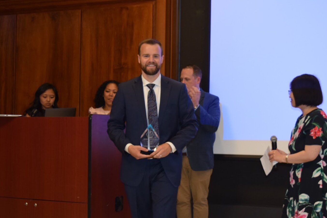 Dr. Zac Rasmussen Receives the 2021 Golden Apple Teaching Award 