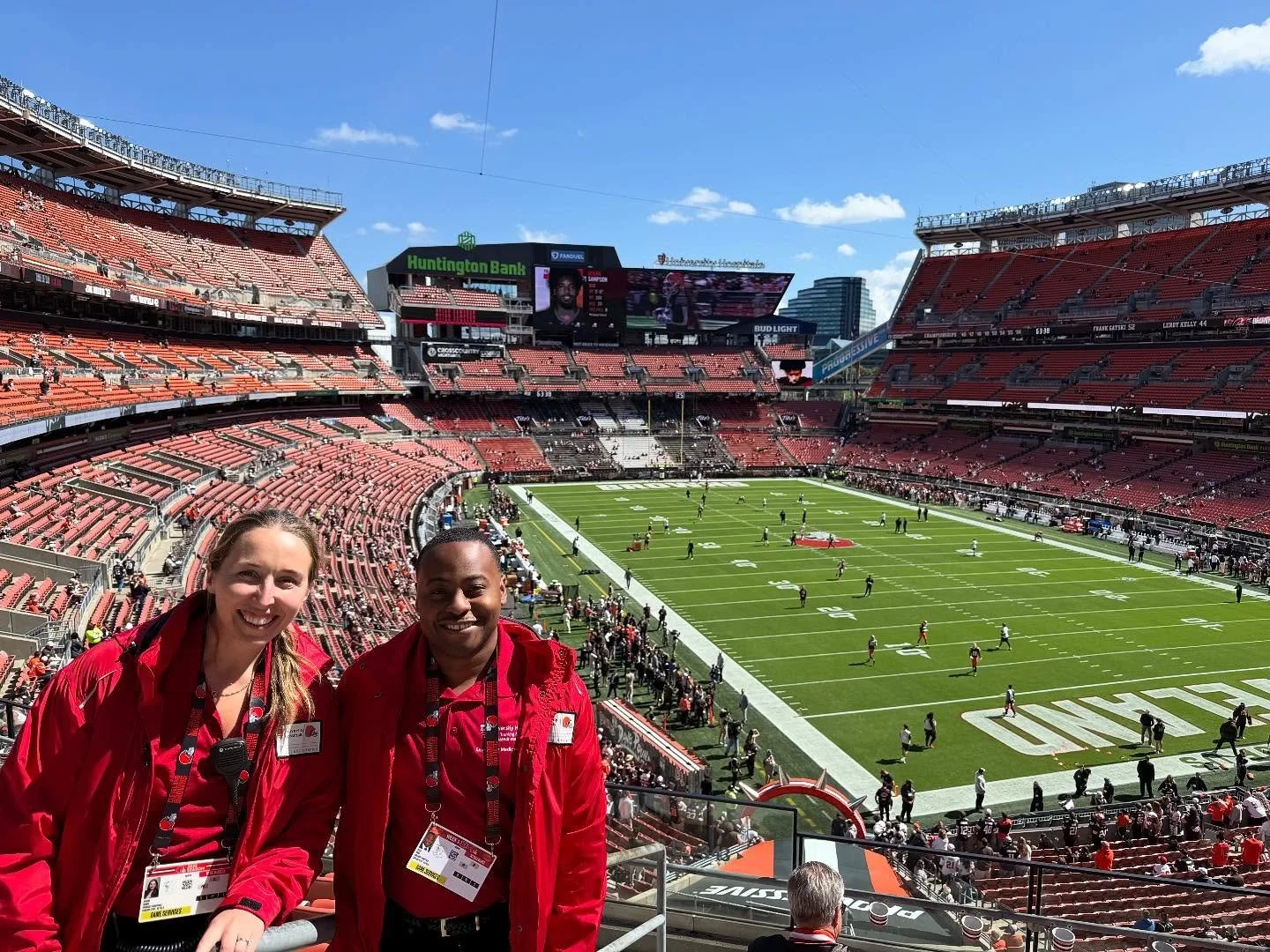 Just a small preview of the myriad of pre-hospital and event medicine experiences that our residents get exposed to, alongside our incredible EMS and Sports Medicine fellows and faculty. The perfect combination of learning and fun!

Browns game ➡️ Tr
