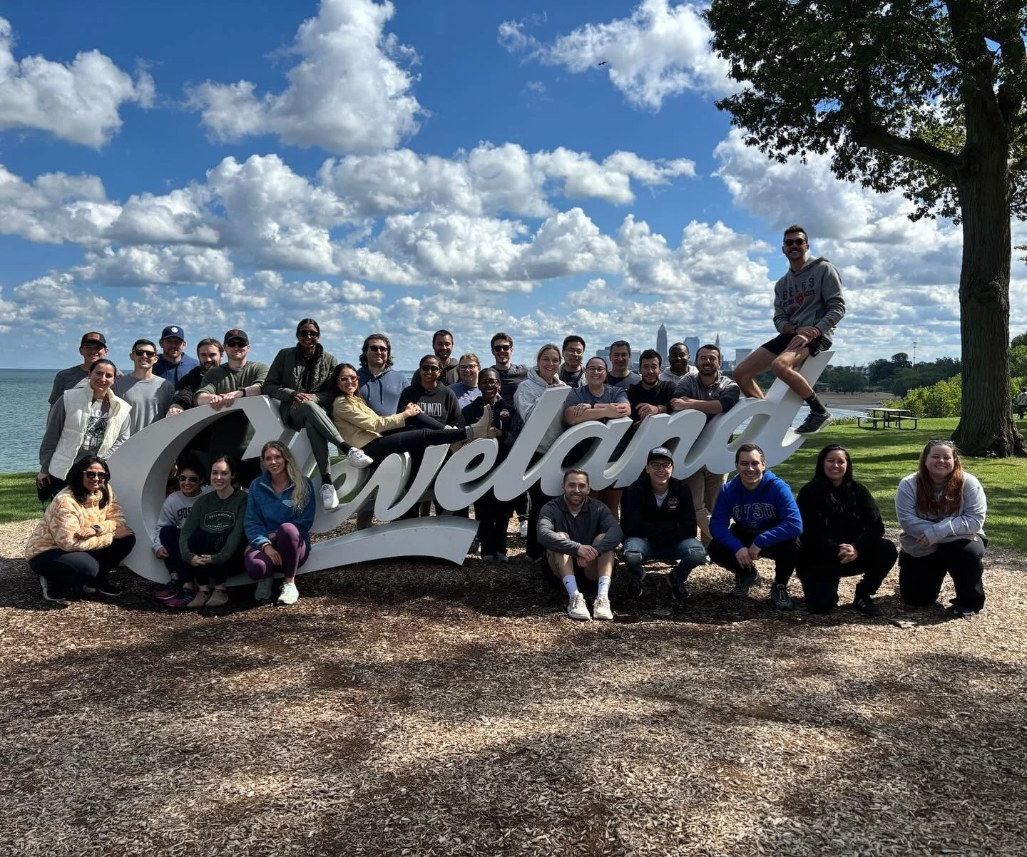 The best team in all The Land.

UHCMC Emergency Medicine Residency 2025-2026 ❤️🖤

#fam #teambondingday #emergencymedicineresidency #TheLandofEM #CLErising #believeland