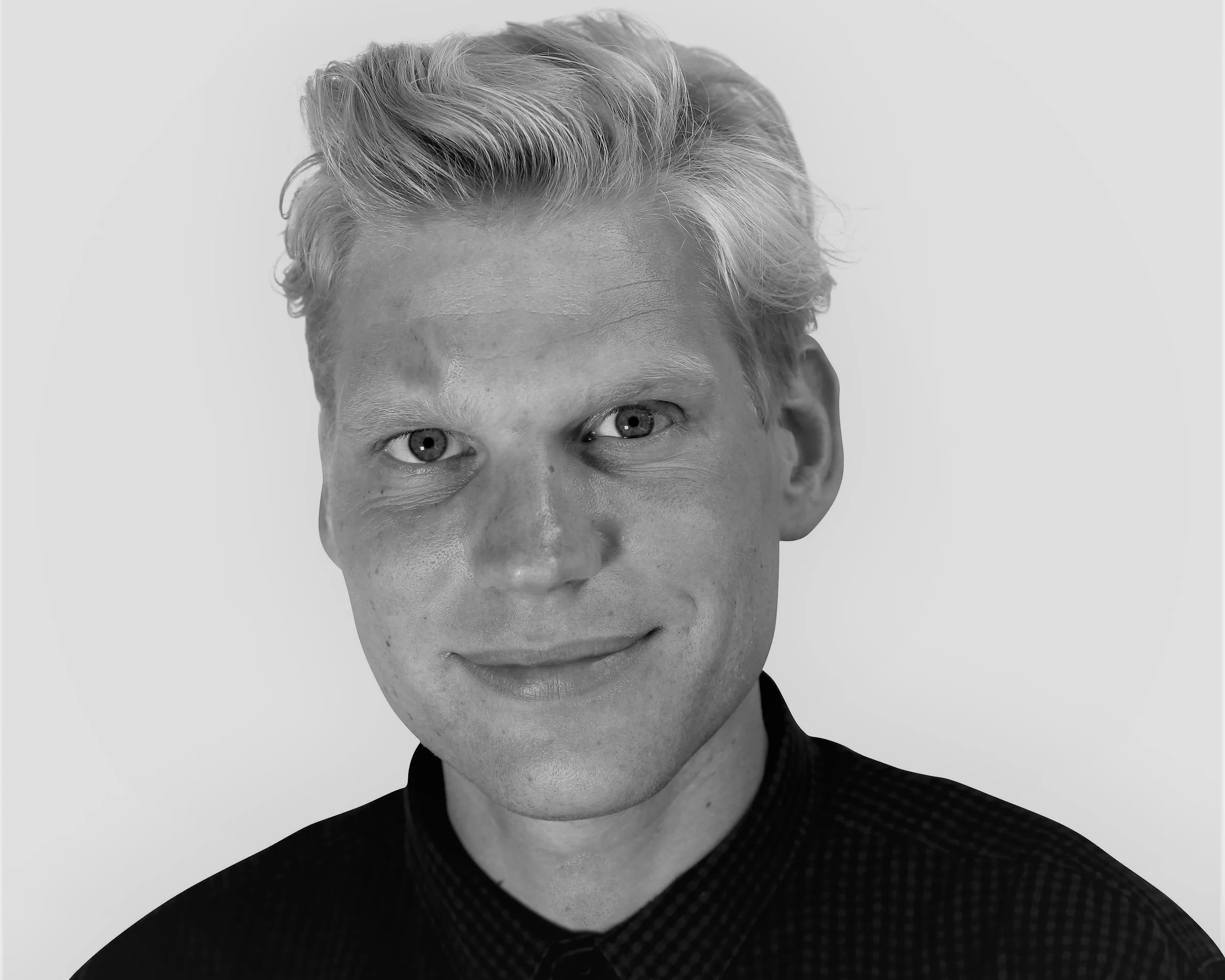 LAUST LETH-GREGERSEN BESTYRELSESMEDLEM Laust er politisk chef i Red Barnet og arbejder for at sikre, at børns rettigheder ifølge FNs børnekonvention bliver respekteret i dansk og international lovgivning og administration. Han er formand for Globalt Fokus , der er en samlende platform for 80 danske foreninger og folkelige organisationer, der er engageret i internationale udviklings-, miljø- og humanitære aktiviteter. Laust har tidligere været sekretariatsleder i Concord Danmark, der er en sammenslutning af flere end 1.800 europæiske udviklings- og nødhjælpsorganisationer.