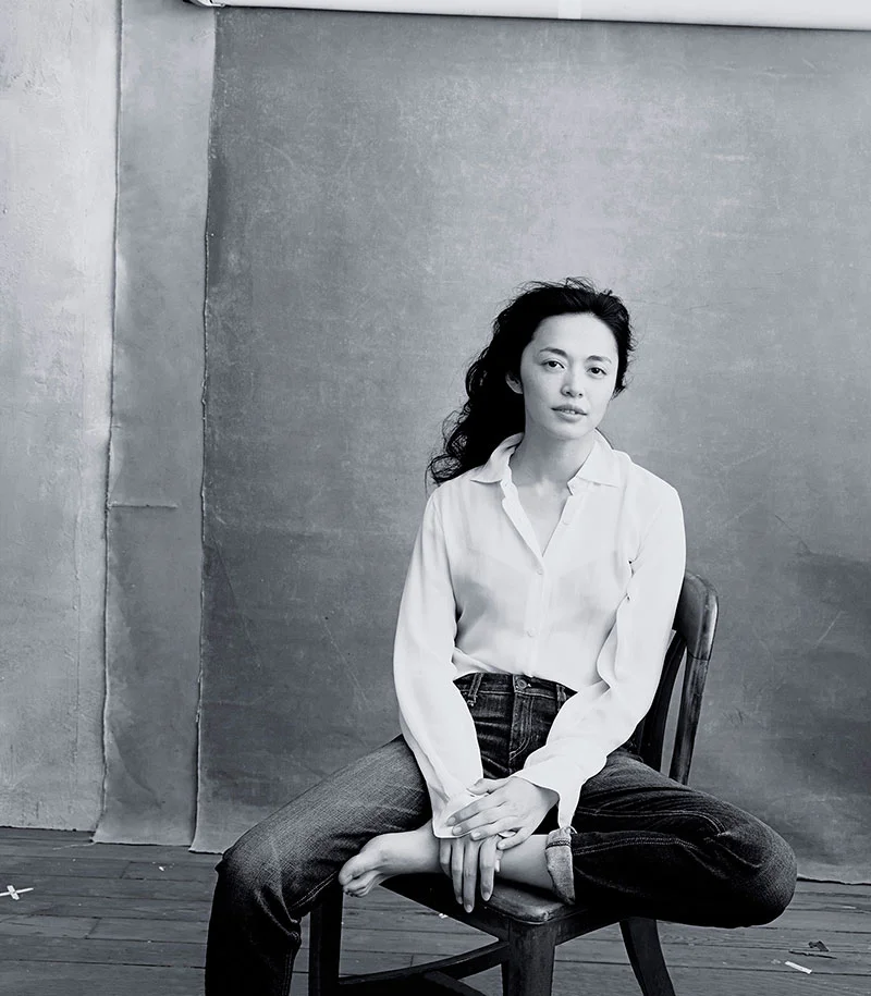 Annie Leibovitz - Yao Chen, the first Chinese UNHCR goodwill ambassador, 2016 Pirelli calendar