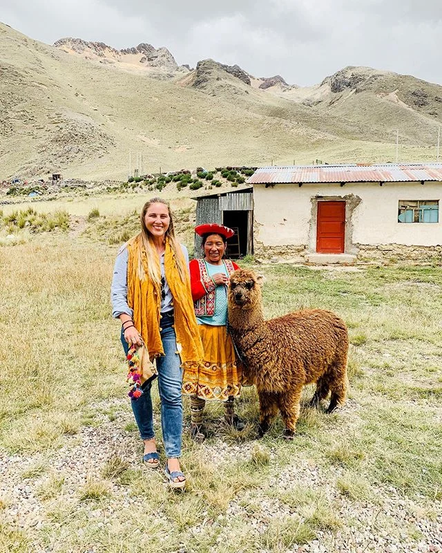 Lex and the locals🦙we traveled all over Peru and shared almost all our whereabouts on our blog and on our IG stories 📝 the full itinerary is coming soon🧳can&rsquo;t wait to share it with you 〰️
.
.
.
#folkvibes #offgridliving #nomadstories #vamosp