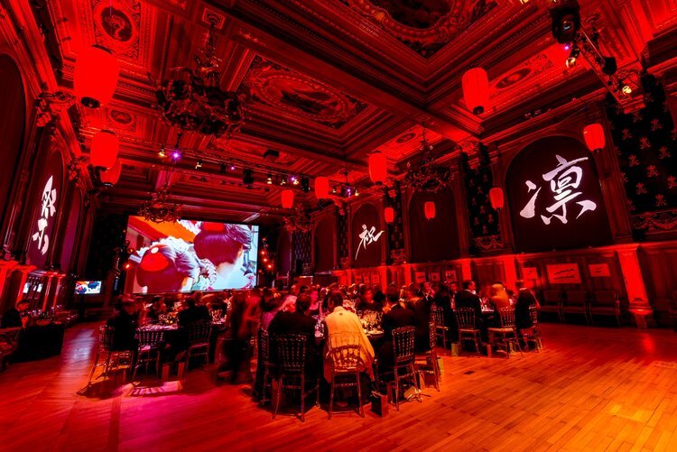 Scénographie dîner de gala par Terre d'événements