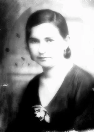 Clementina_portrait_grayscale.png
