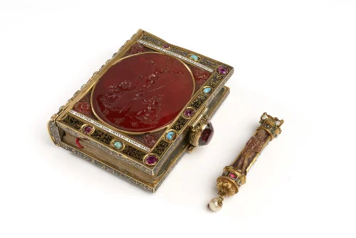 louvre book.jpg