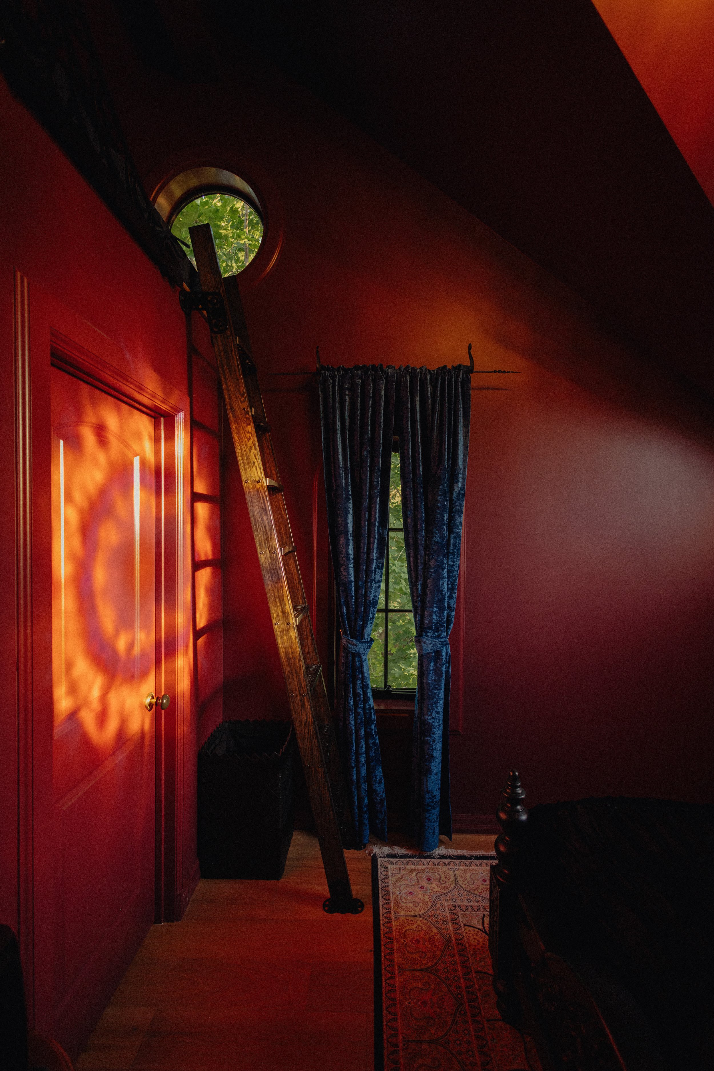  Stained-glass light across the custom ladder, loft, and bedroom wall. 