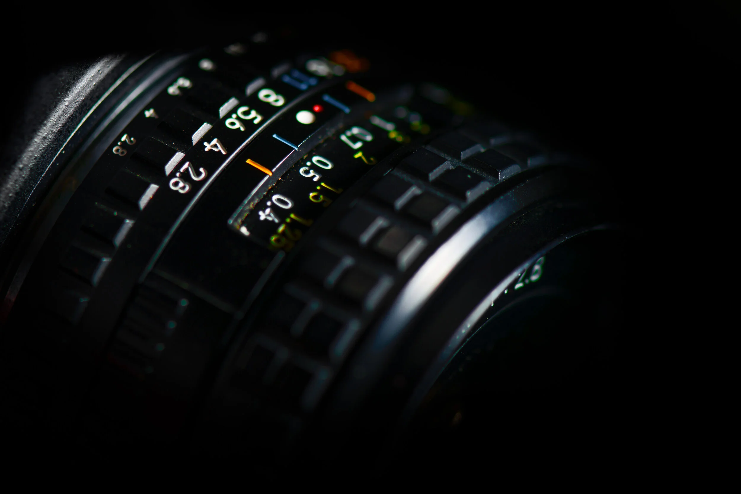 Detail-of-camera-lens-870399.jpg