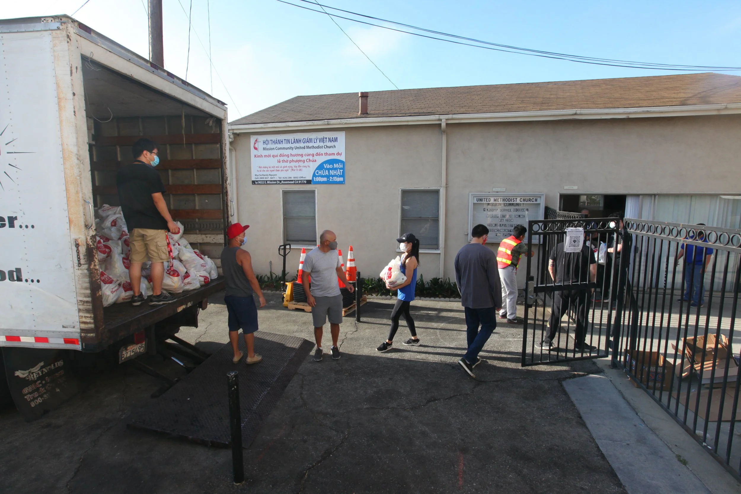 Community Food Distribution volunteers @ MCUMC