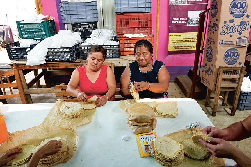 CMYK(left)_julia_ramirez_rojas_(right)_guadelupe_gonzalez_herrera_las_patronas_con_post-4714.jpg