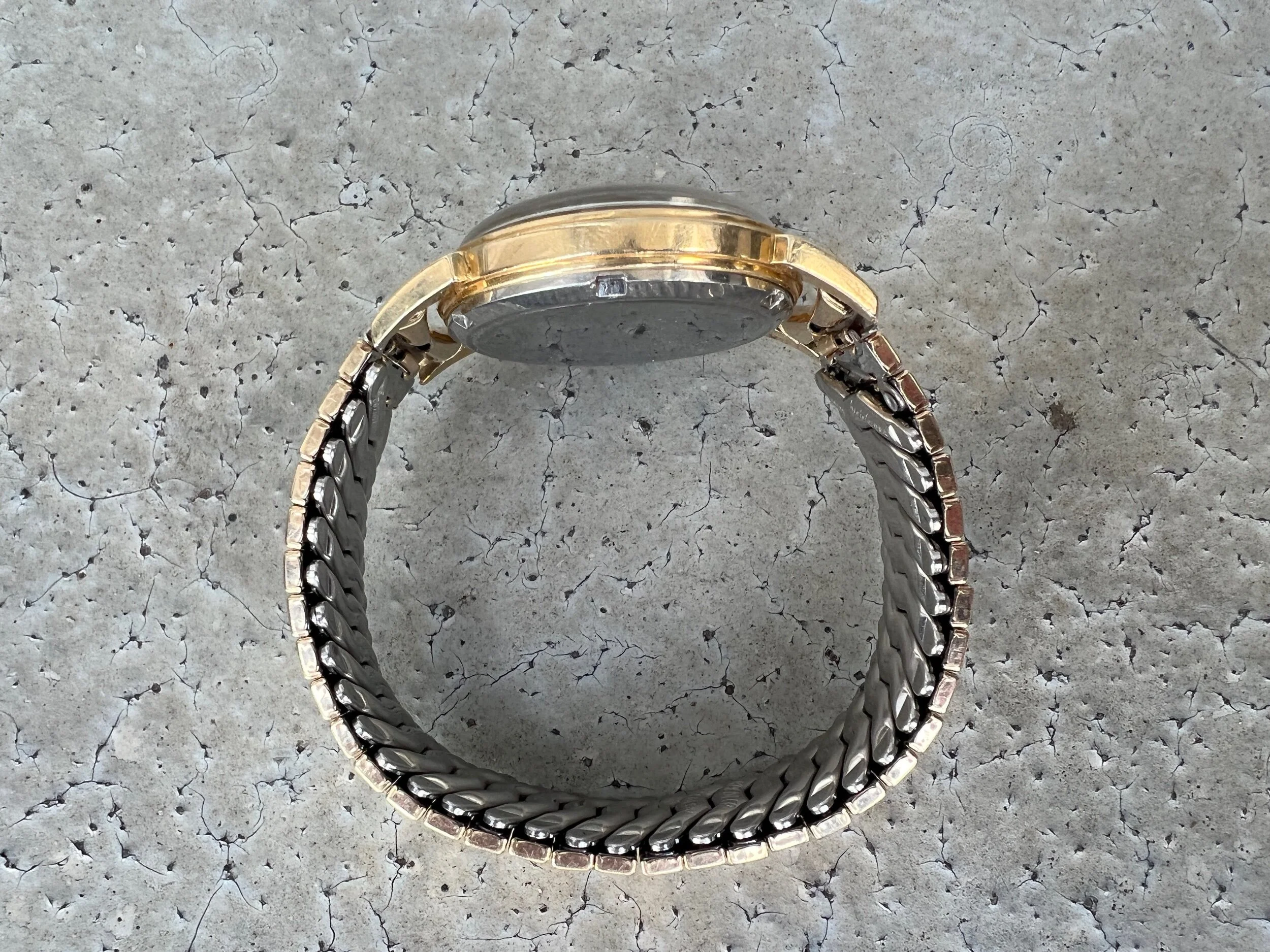 E9016B70-CEC8-4024-B7E3-30889BF56D9B