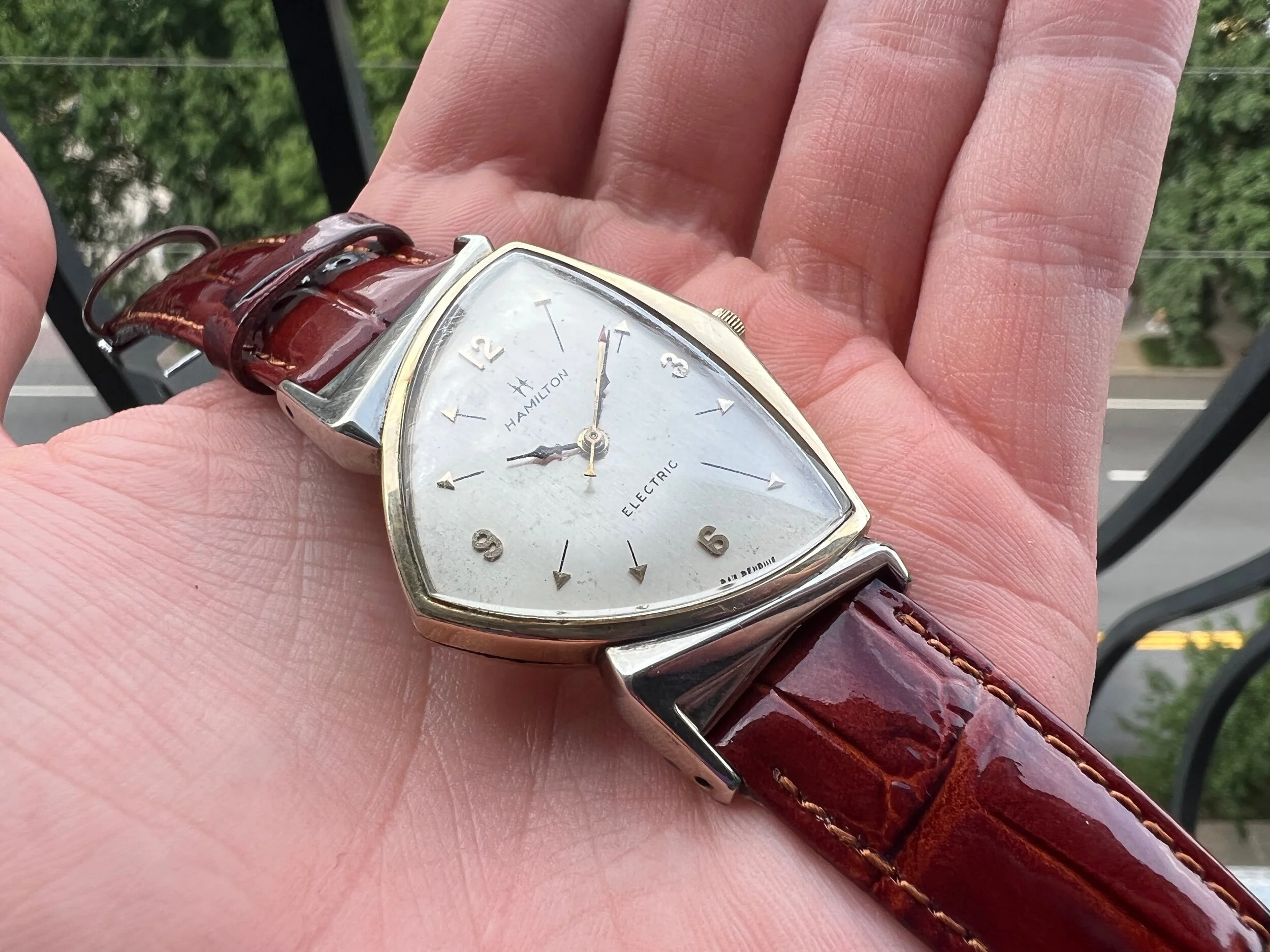 19F051D0-72A0-40A3-9C19-F48C6BE5AACC