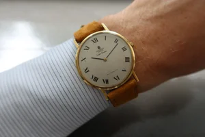 専用 UNIVERSAL GENEVE ゴールド スクエア 腕時計 1035 Universal Genève reference 166110/03 Golden Shadow Automatic