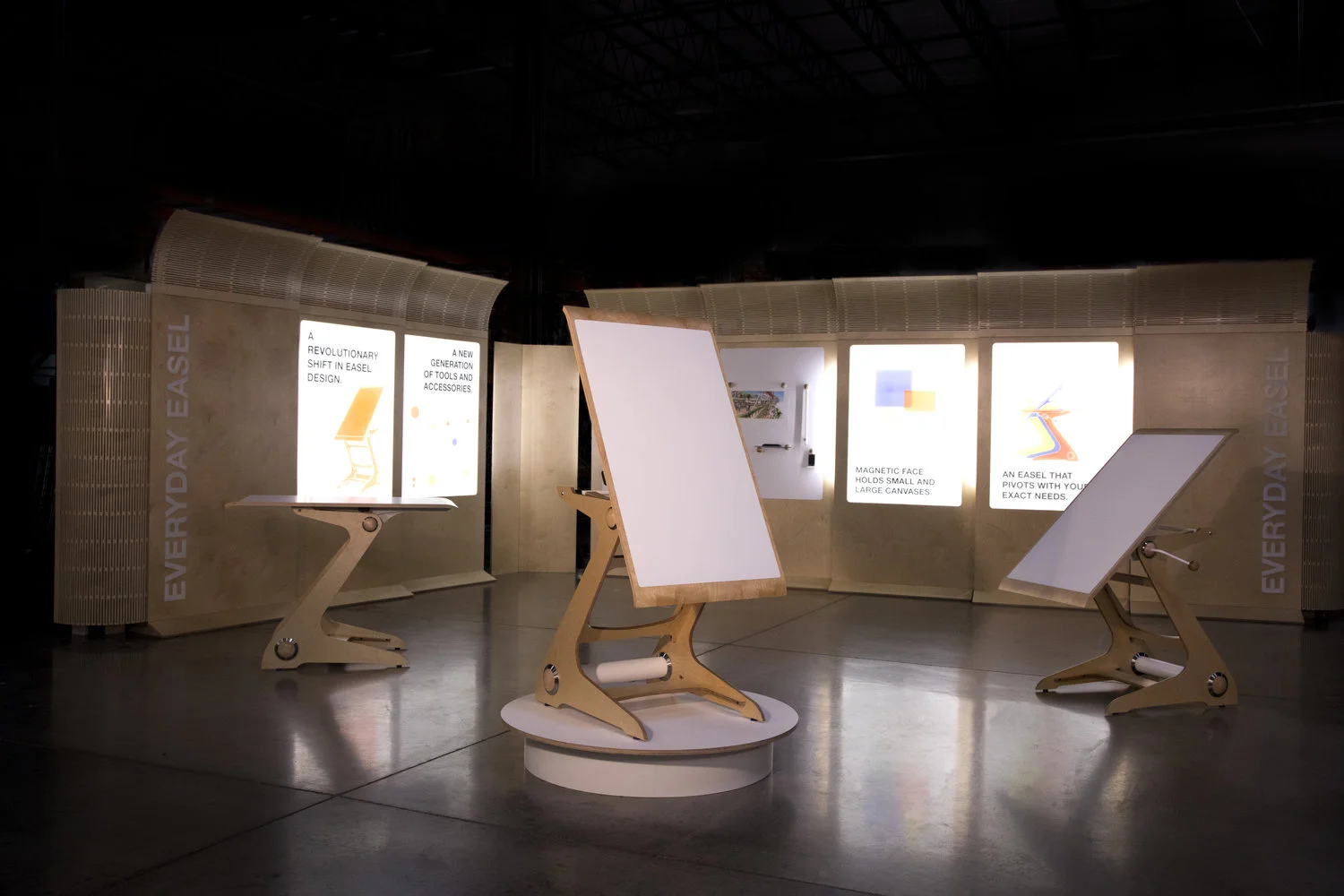 Easel_Creativeworld_Booth_AZ7A0829.jpg