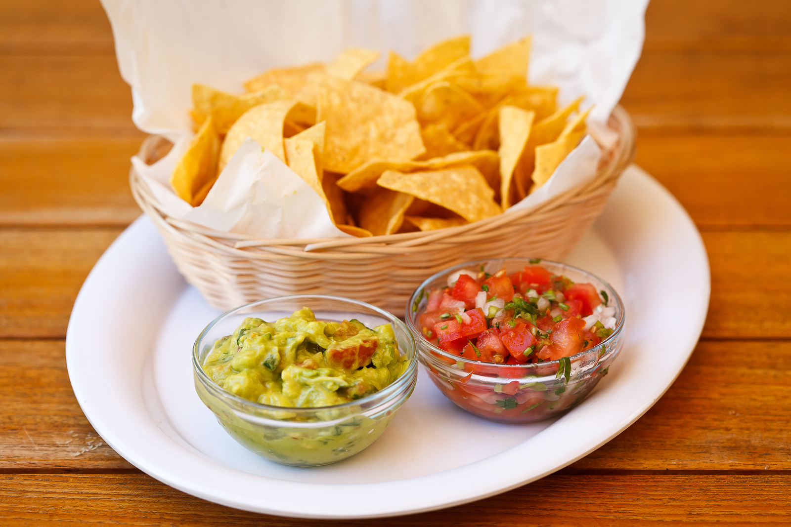 Andale Mexican chips with salsa and guacamole