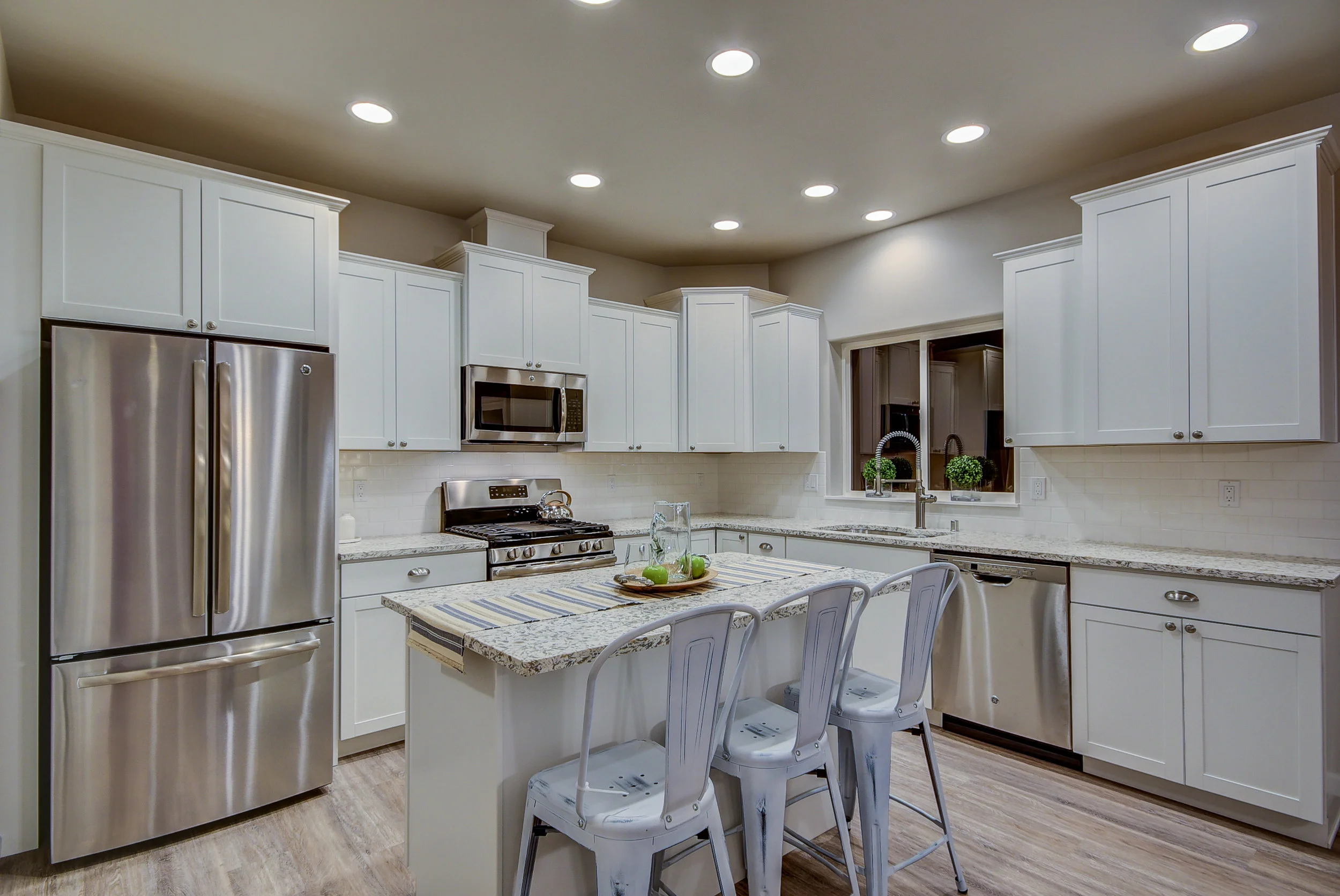 KITCHEN_2.jpg