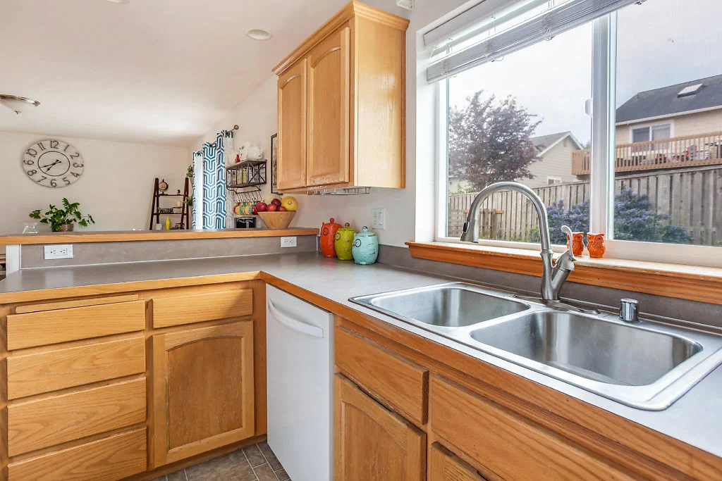 008-1670AlmondLoop-OakHarbor-WA-98277-small.jpg