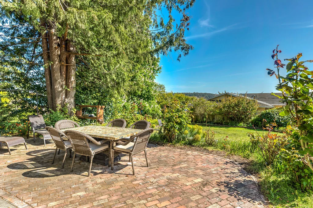 010-1323SE8th-OakHarbor-WA-98277-small.jpg
