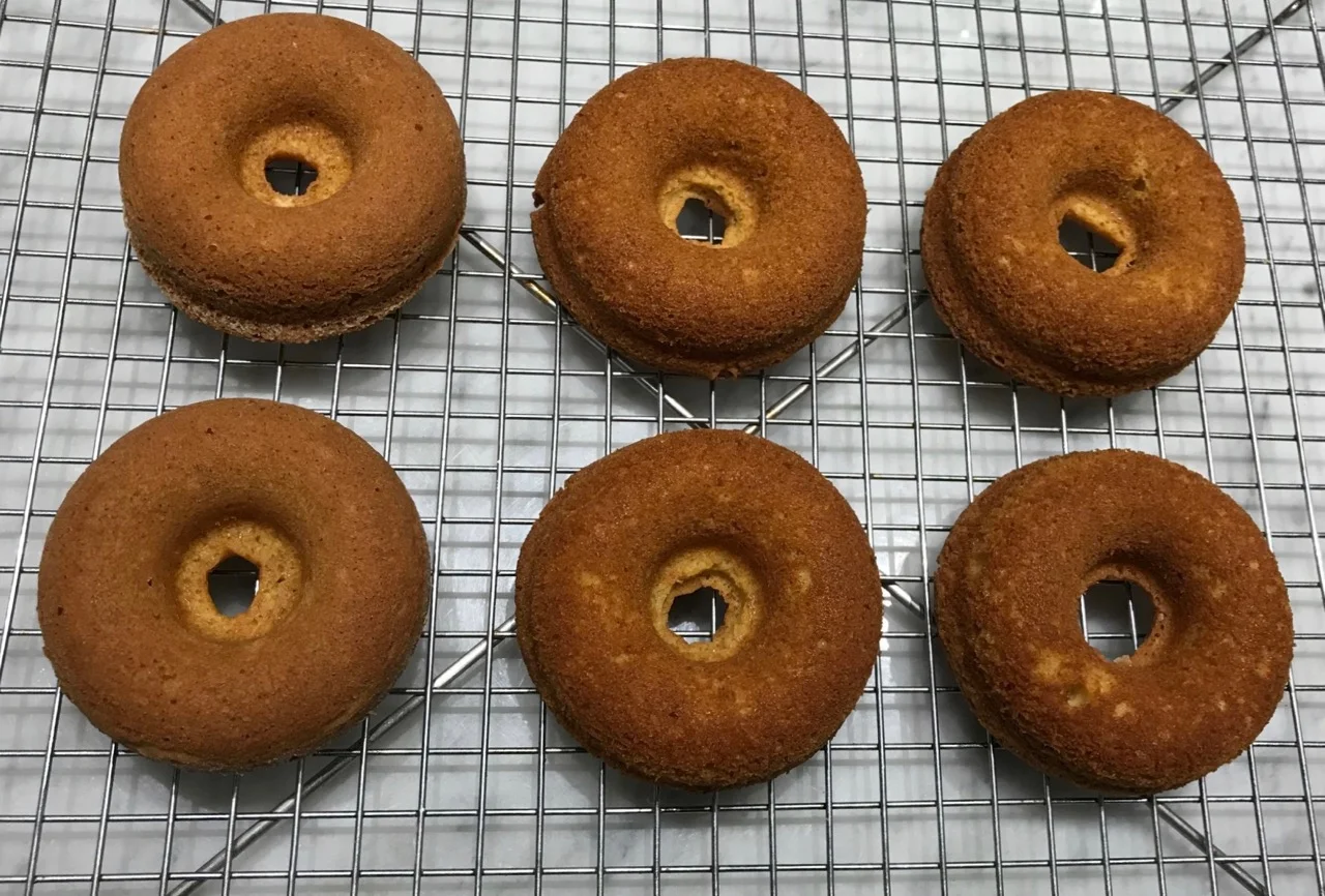 TIGHTER GRAIN FOR THE SIDES OF THE DOUGHNUTS ON THE LEFT