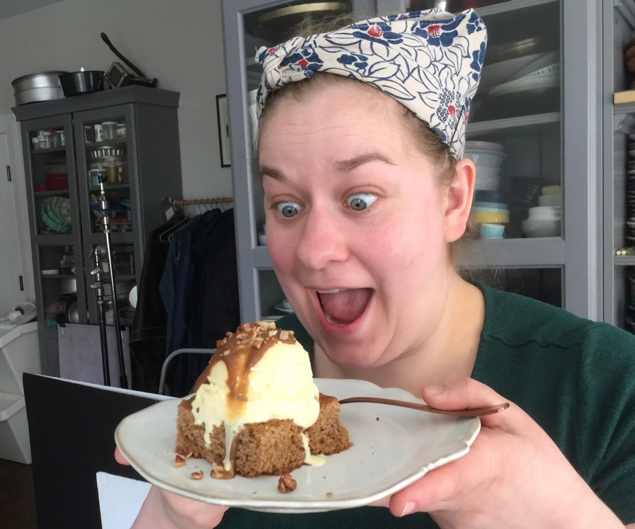 OUR STYLIST, ERIN MC DOWELL, ON SET & EYEING HER PUDDING CAKE SUNDAE TREAT