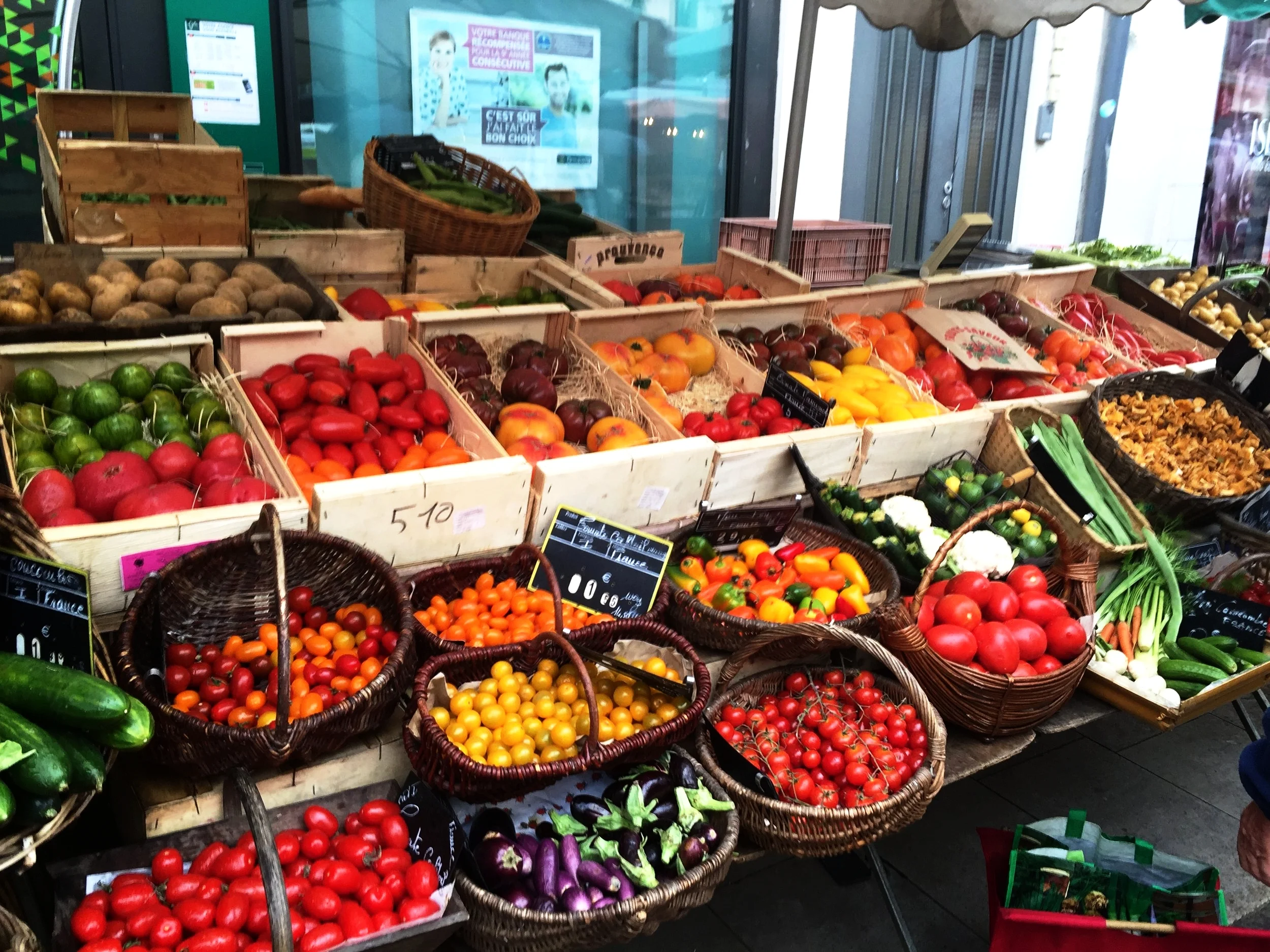 Farmers market in Burgundy,jpg.jpg