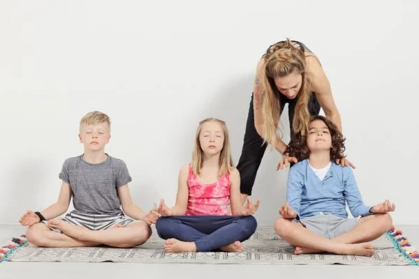 Yoga für Kinder und Erwachsene im Quartier