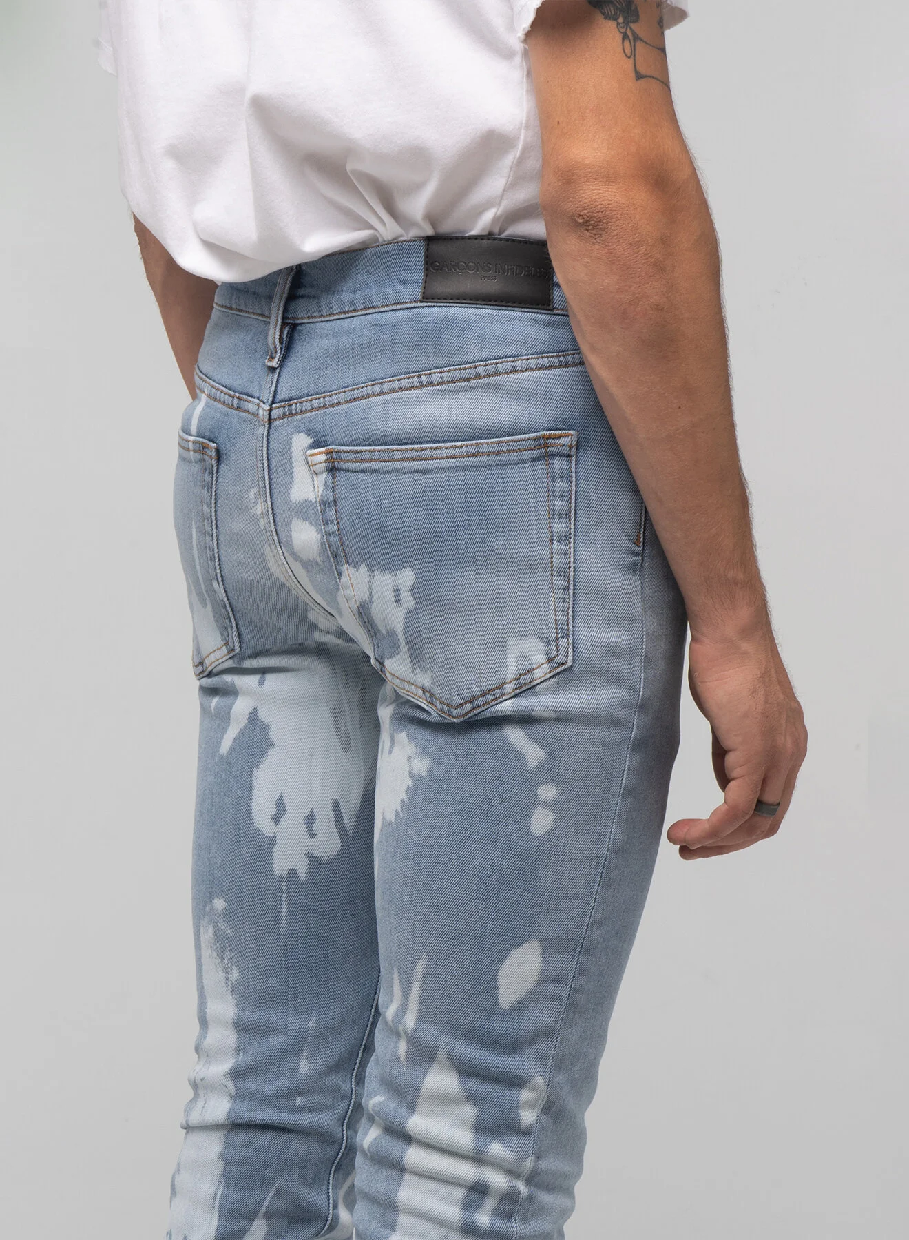 MEN TIE DYE JEANS — GARÇONS INFIDELES