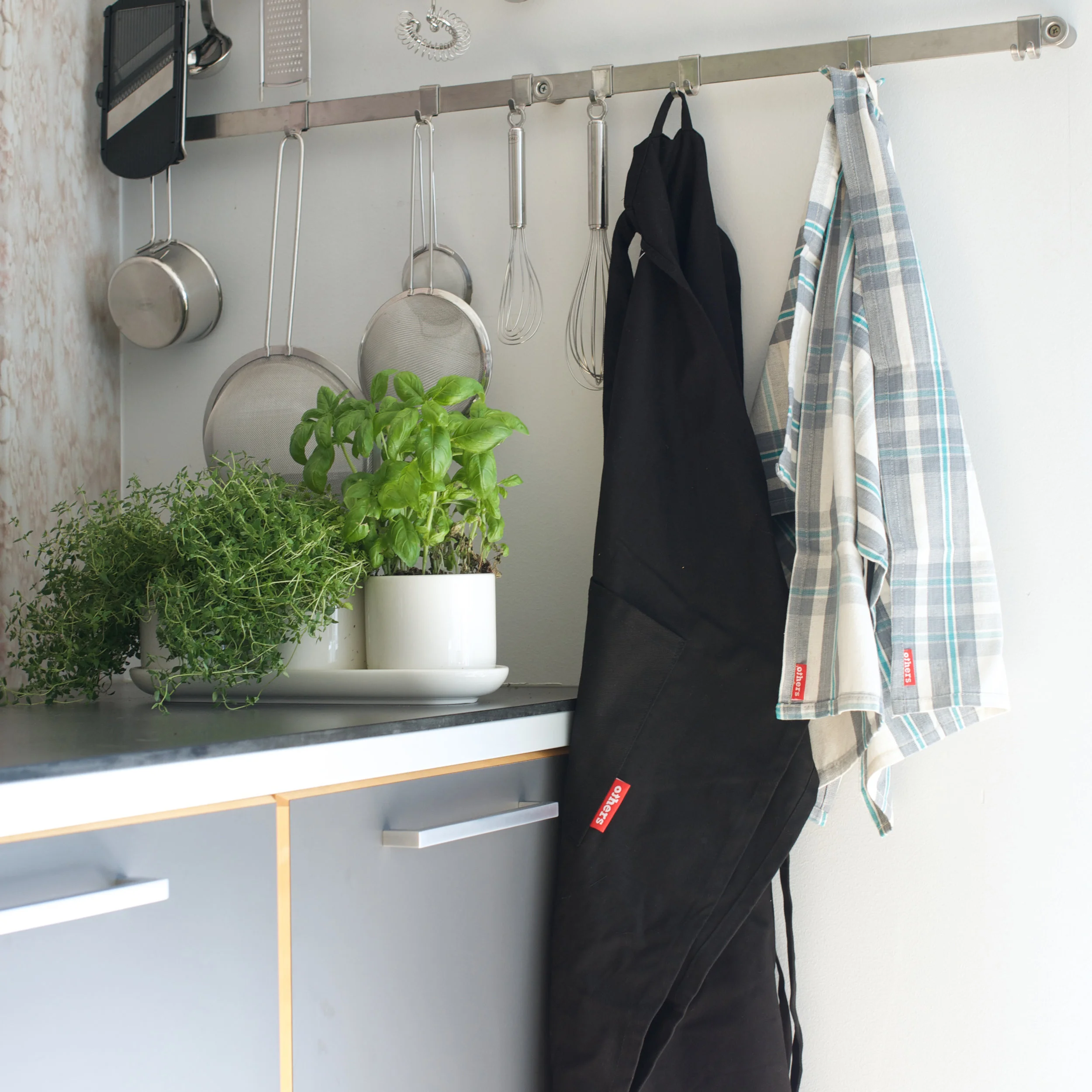 aprons and towel 3_2.jpg