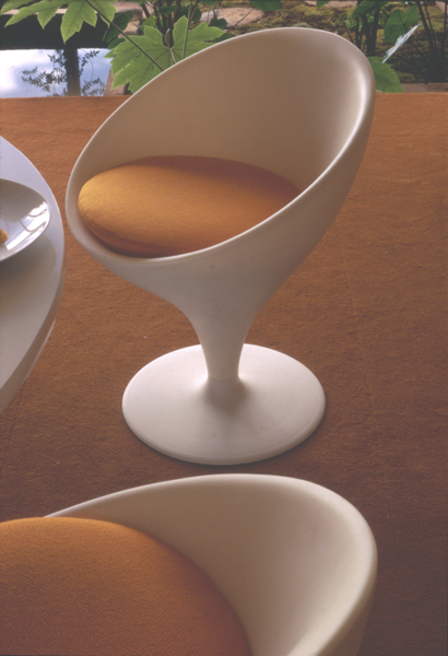 Stem dining chair and table (cropped), 1969