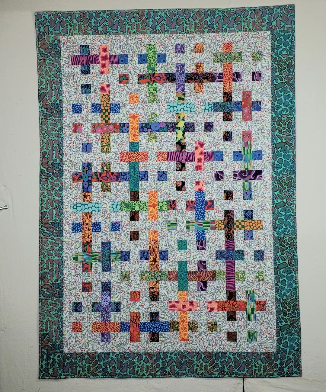 I finished my Matrix quilt. Pattern by @springleafstudios .  All Kaffe Fassett collective fabrics. 52&quot; x 73&quot;. The back and binding are the same fabric as the border.

#kaffefassettfabrics 
#kaffefassettfabric 
#kaffefassettcollective