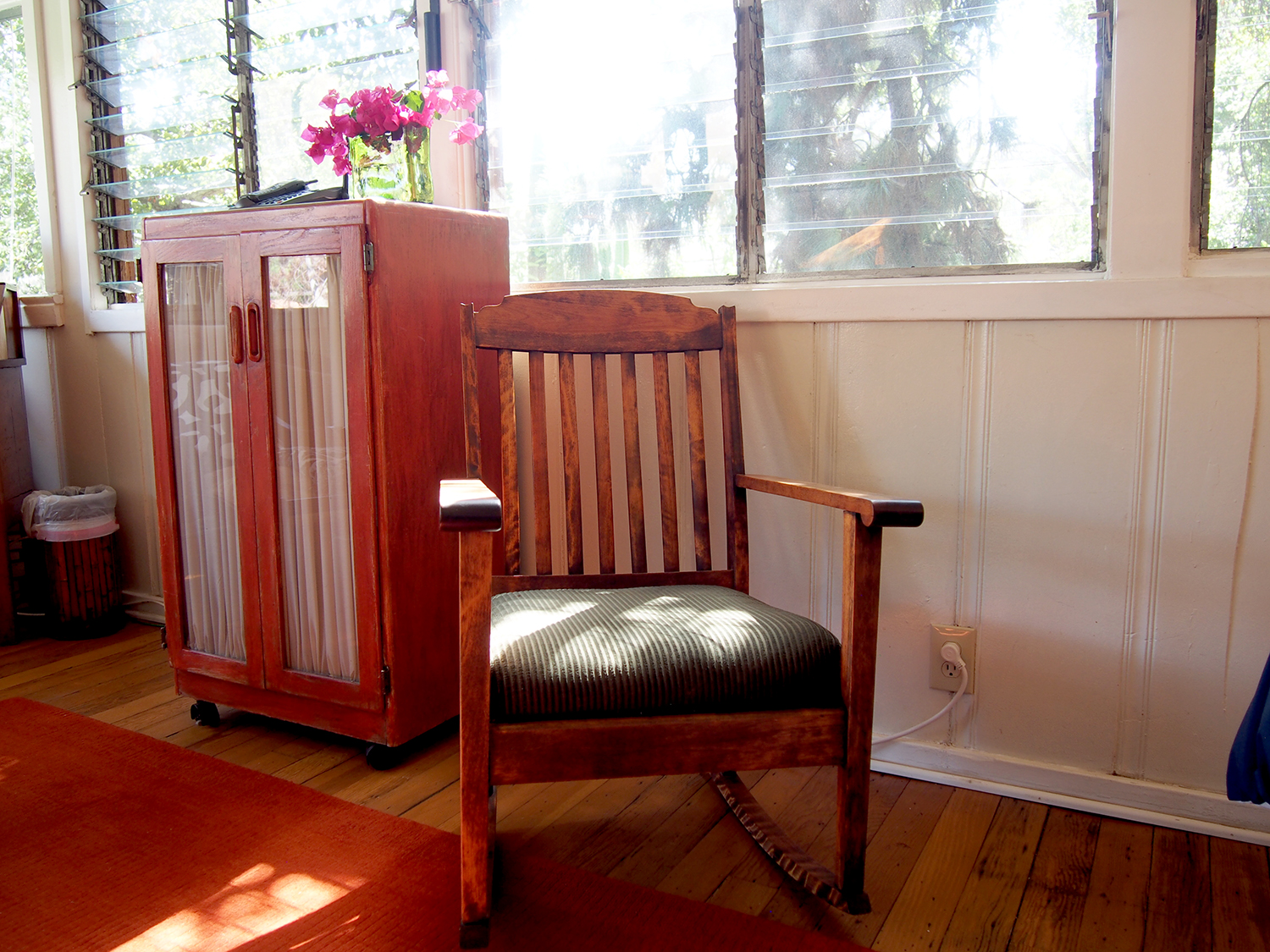 TH_1_Rocking_Chair_1500.jpg