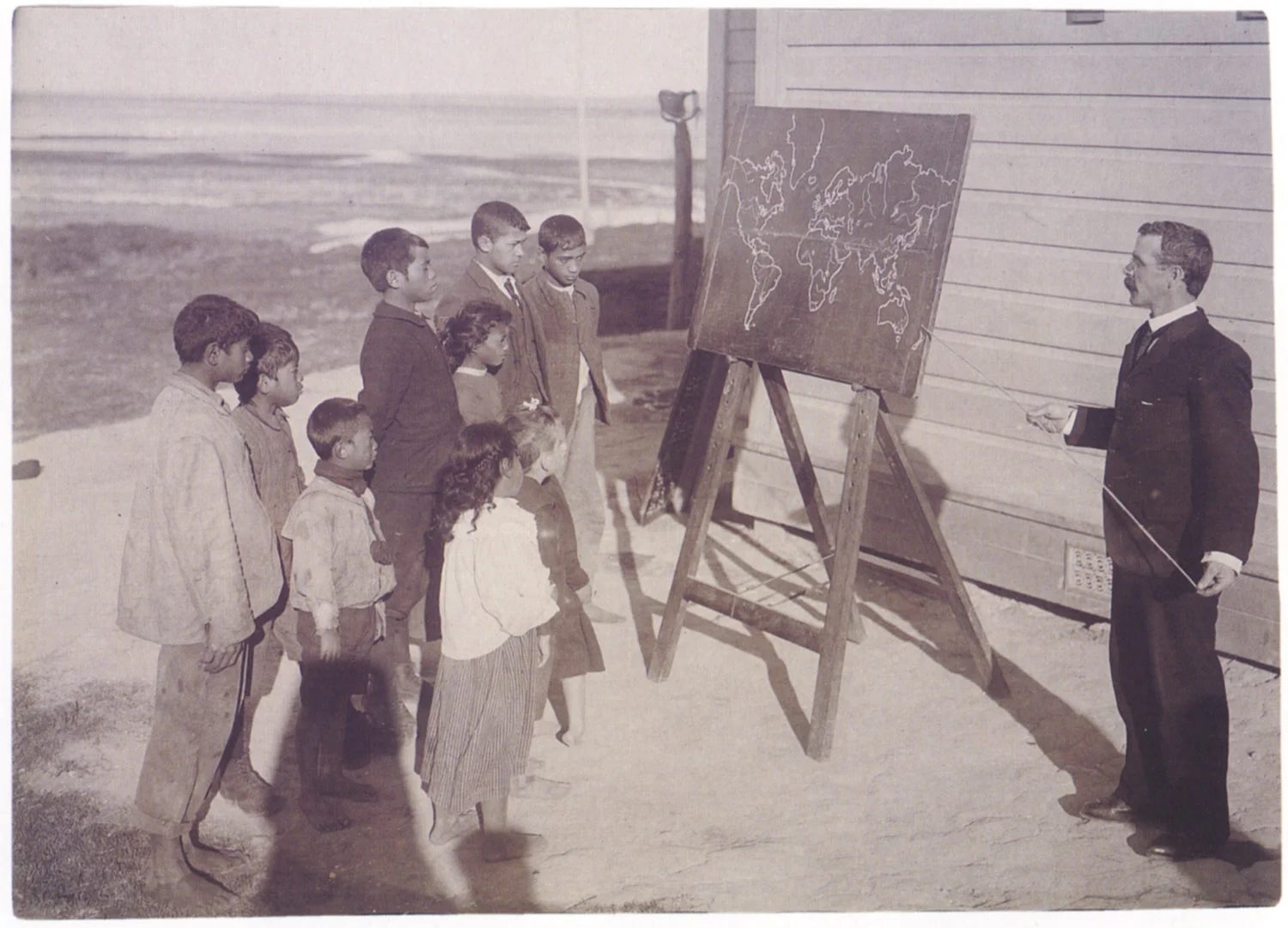 Arthur Northwood, Geography Lesson, Te Hapua School, Northland , c.1905. Published in New Zealand Photography from the 1840s to the Present , PhotoForum Inc., 1993. Courtesy of Alexander Turnbull Library (Ref. No. C11954).