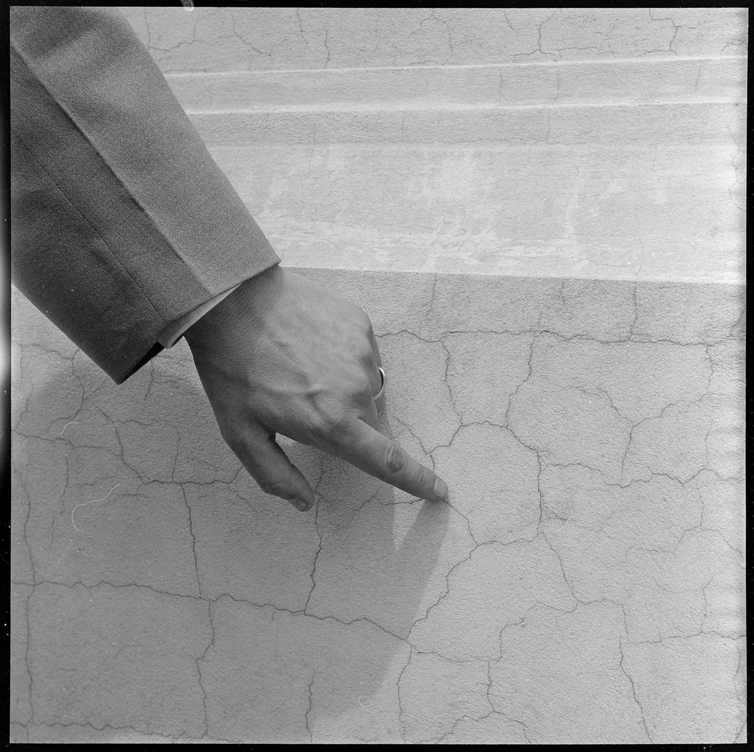 Cracks in the new Wellington City Council administration building. Evening Post newspaper, Alexander Turnbull Library.