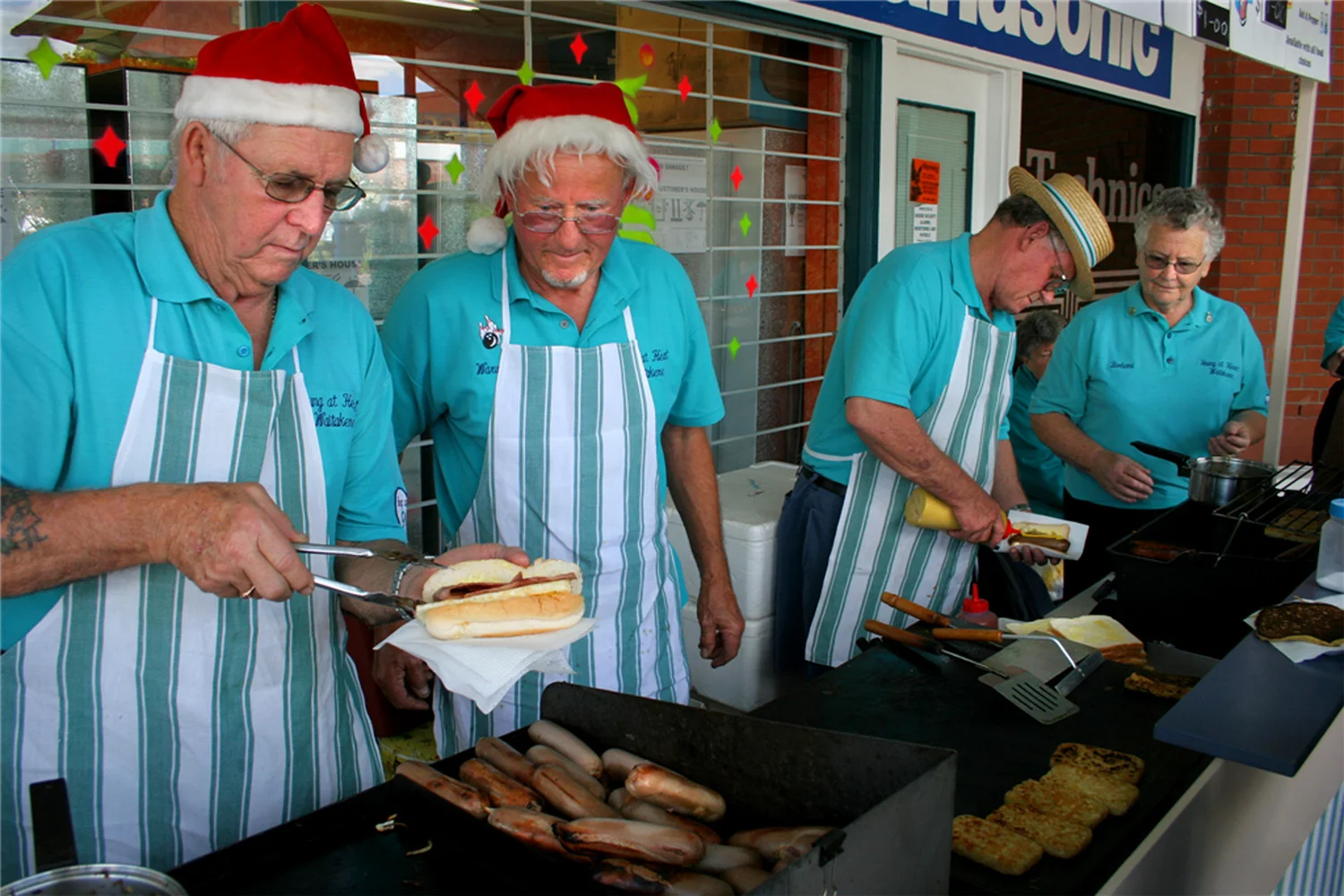 John B. Turner Sausage sizzle, Christmas Parade, Community Centre, 2 December 2005 . (JBT6490)