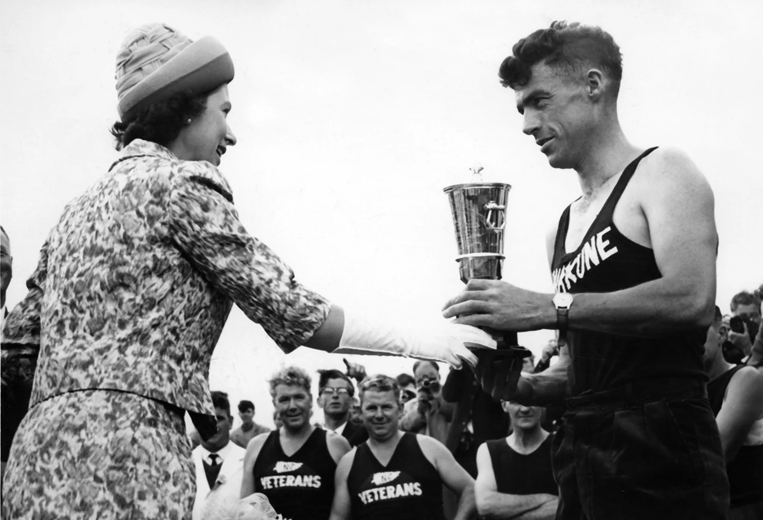 George Nikolaison The Queen and Allan Williamson, Lower Hutt 1963 Allan Williamson won the Royal Invitational Golden Shears in Lower Hutt in 1963. Unfortunately, he was drying himself off when he was called to receive his trophy from the Queen and did not hear his name being called. When he rushed to the stage to be presented with his trophy the Queen said: “Mr Williamson, you are the first man in the world to keep me waiting”.