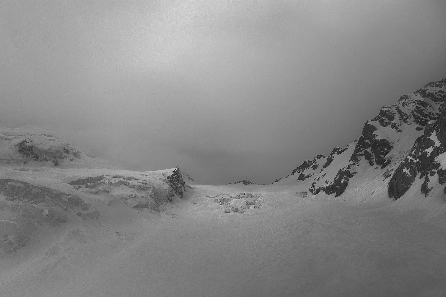  Jonathan Kay, Brink 2. Haupapa/Tasman glacier névé (2017), digital archival ink-jet print. Framed digital archival ink-jet print. (380x 550 mm) 