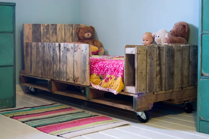 toddler-pallet-bed-01.jpg