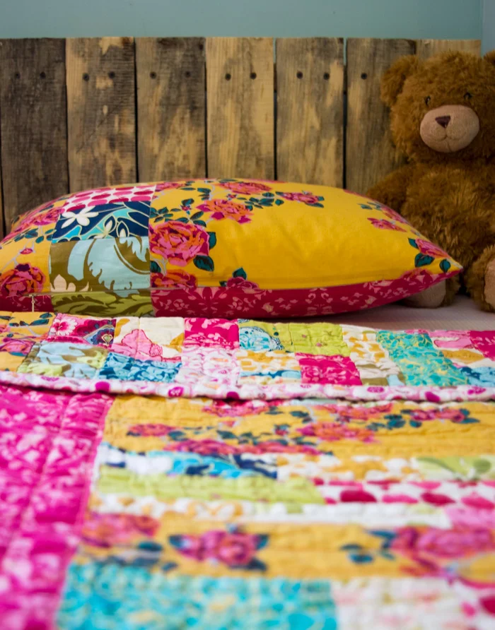 toddler-pallet-bed-02.jpg