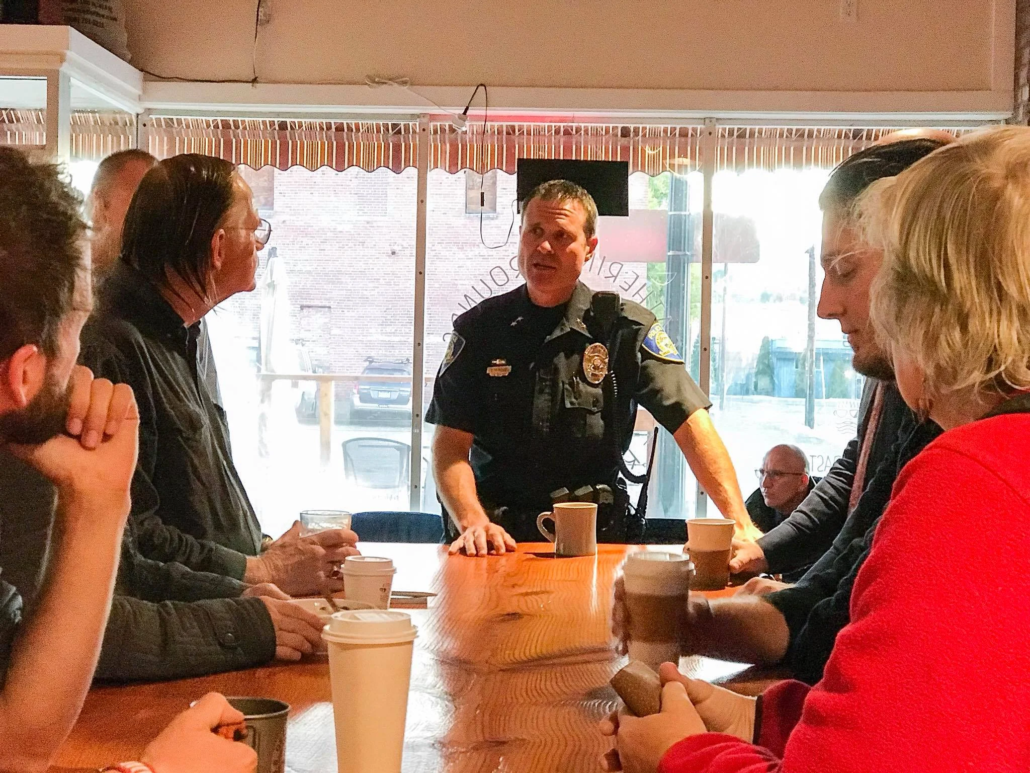 Chief Henslee speaks with a small group of Klamath Citizens at Gathering Grounds Roastery during Coffee with a Cop. (Brian Gailey)