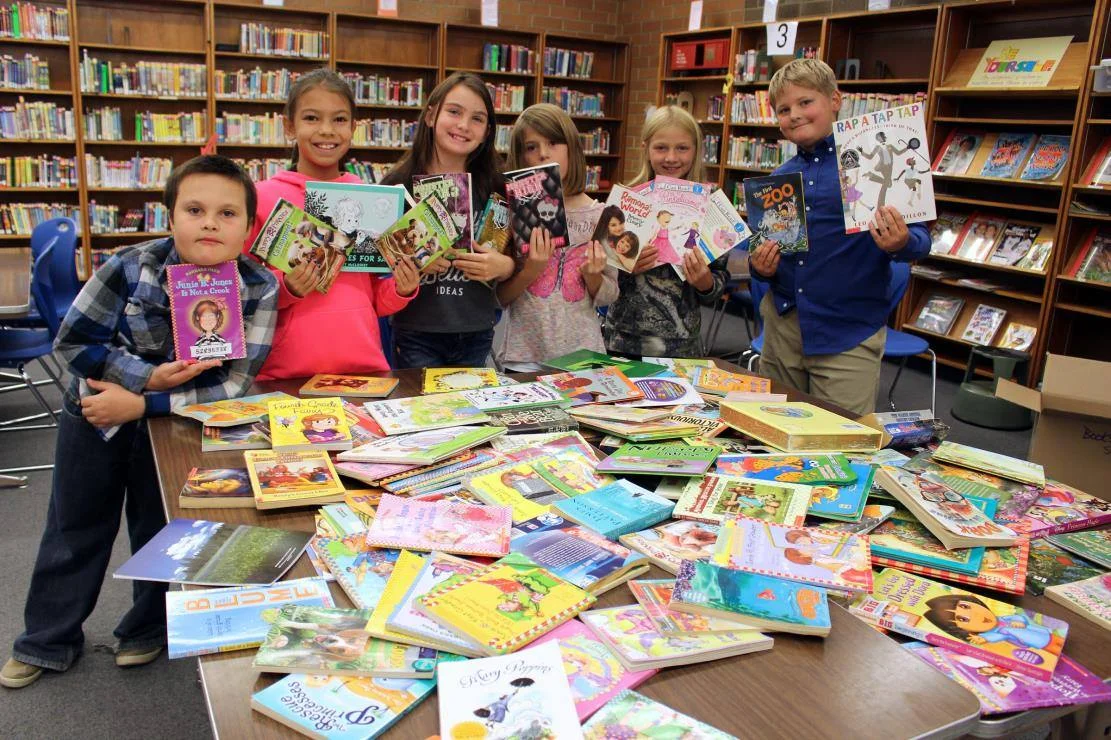Shasta Elementary fourth-graders ran a book drive for Texas schools hit by Hurricane Harvey. Students from left to right: James Dodson, 9, Cheyanna Thompson, 9, Rylynn Goss, 9, Riley Kennelly, 9, Alyssa Hamblin, 9, and Theron Tyler, 9. (Samantha Tipler)