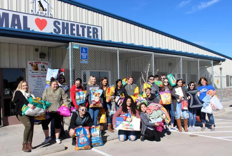 Students from Mazama High School give back a the Klamath Animal Shelter. (Samantha Tipler)