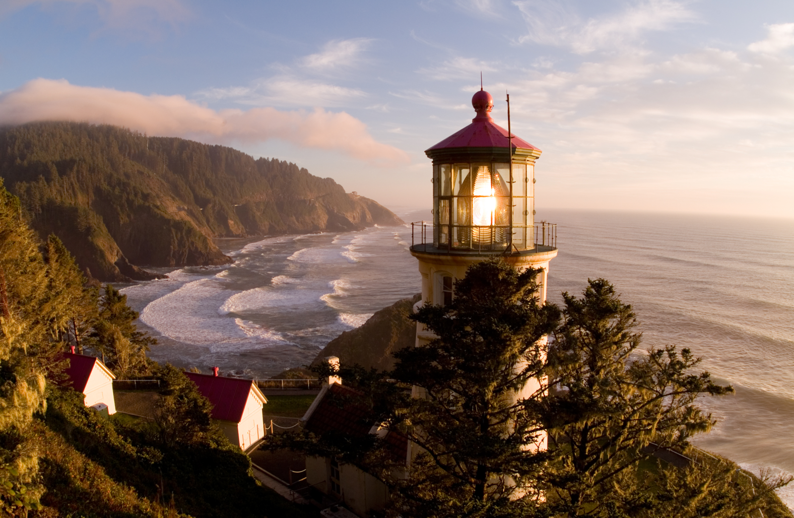 Heceta Head Lighthouse (Oregon Parks and Recreation Dept.)